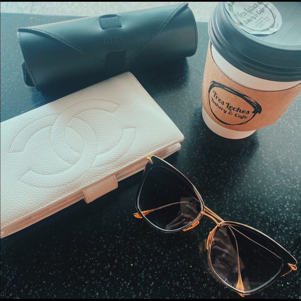 Sold. Authentic Chanel WALLET CAVIAR WHITE LEATHER WOMEN'S WALLET